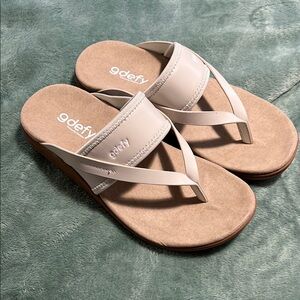 GDEFY orthopedic sandals, brand new! Size 7, neutral color
